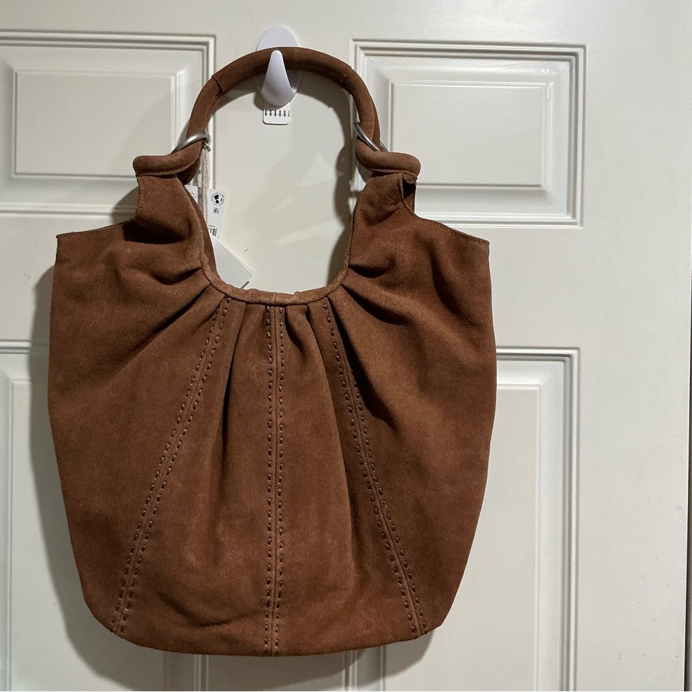 FREE PEOPLE Skadi Suede Scrunch Tote
Color Cognac